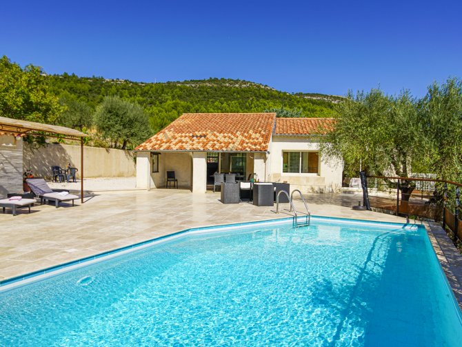 Ferienhaus im Seitental | Ferienhaus mit Pool und Weitblick in Sollies-Toucas in der Provence