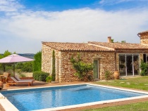 Ferienhaus mit Pool und Blick auf Gordes in Roussillon in der Provence