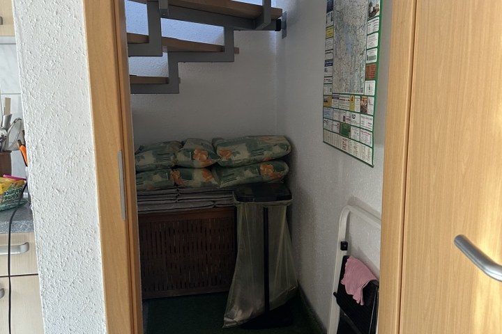 Blick in die Abstellkammer der Wohnküche.