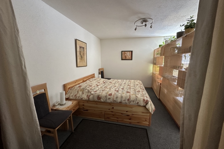 Ein neues, breites, 1,80 m - Bett sorgt für Gemütlichkeit. Tut Anch Amun wacht über Sie, wenn Sie schlafen.