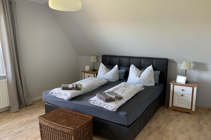 1. Schlafraum mit bequemen Bett
Maße: 180 x 200 cm