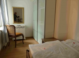 Kleines Schlafzimmer, Bett 1,60m.