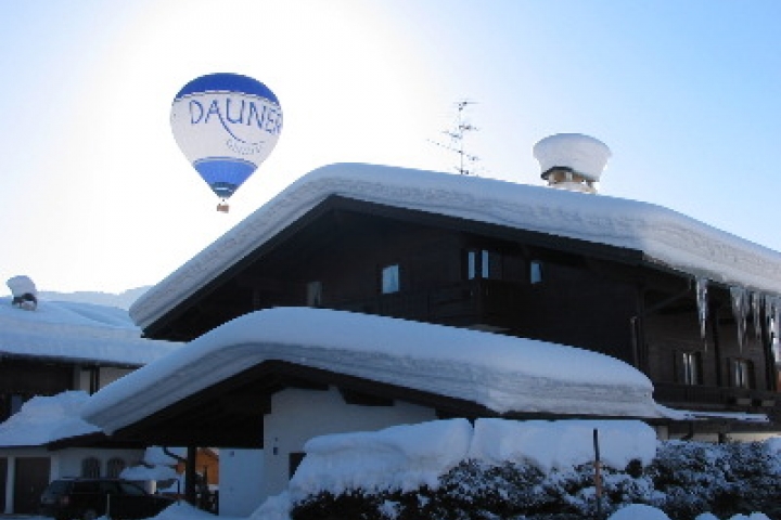 Alpchalet im Winter