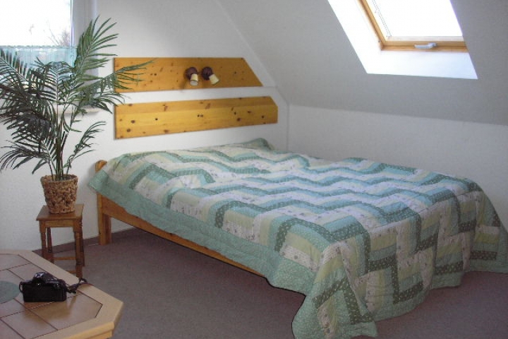 Doppelbett im 2. OG 160x200
