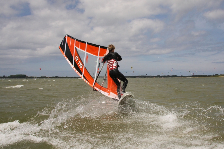 ideale Surfmöglichkeiten auf dem Wieker Bodden ca. 100m vor dem Haus