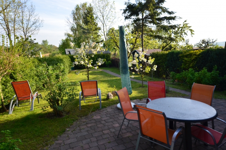Ferienhaus Sturmhaube Nr. 17 G Terrasse mit Garten