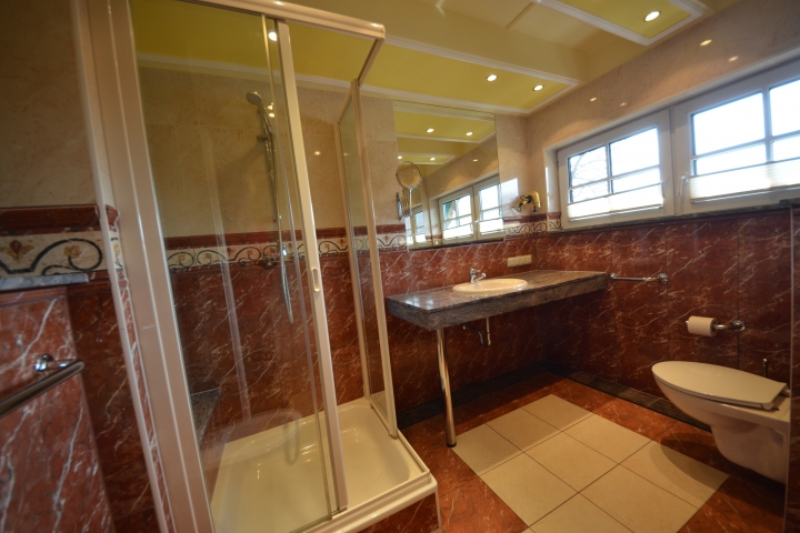 Strandhafer 17 A Bad - Dusche mit Sitzbank