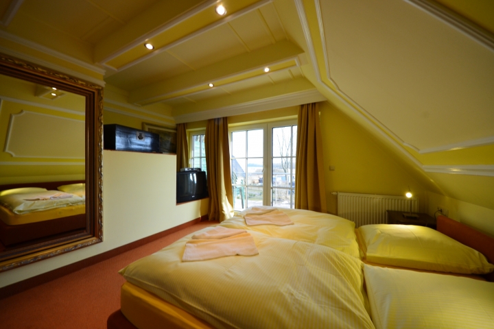 Ferienhaus Sturmhaube Nr.17 G Schlafzimmer OG mit TV