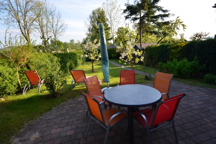 Ferienhaus Sturmhaube Nr. 17 G Terrasse mit Garten