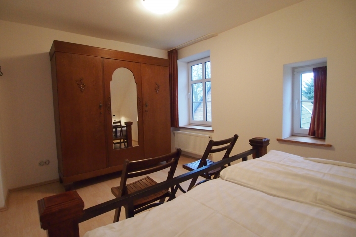 Schlafzimmer 1