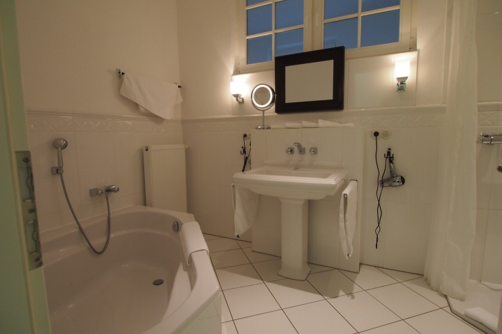 Grosse Dreiecksbadewanne mit Sternehimmel