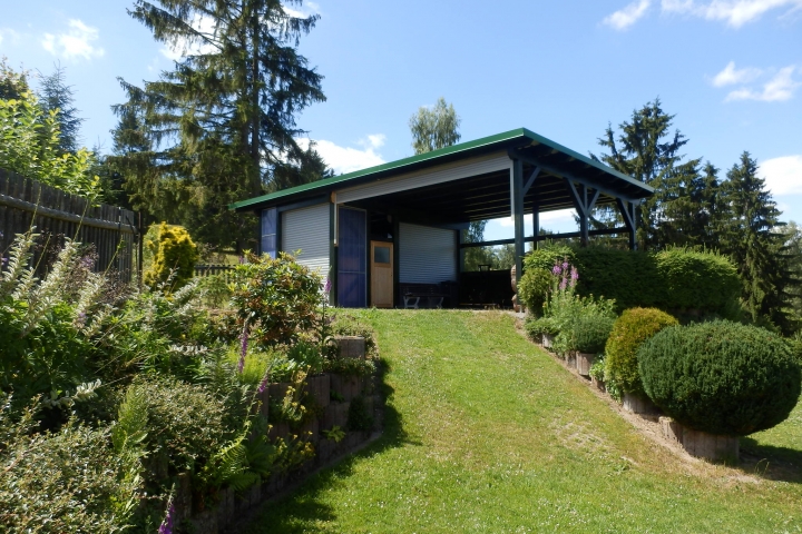 Großer Carport