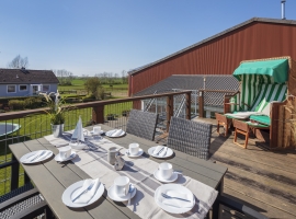 Balkon mit schönem Blick und Zugang zum Garten