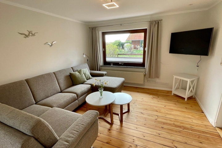 Helles Wohnzimmer neu renoviert