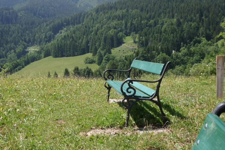 Sonnenbank lädt zum Verweilen ein