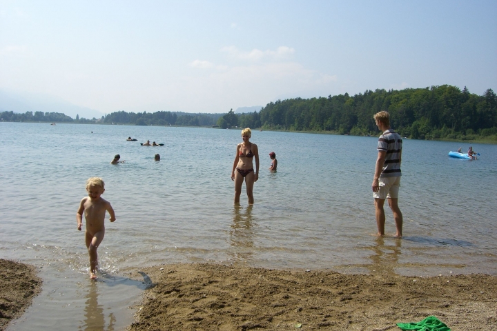 ein Strand am Faaker See, ca. 23 km