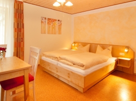 Seien Sie unser Gast - In gepflegten und liebevoll ausgestatteten Komfortzimmern können Sie wunderbar ausschlafen. 
