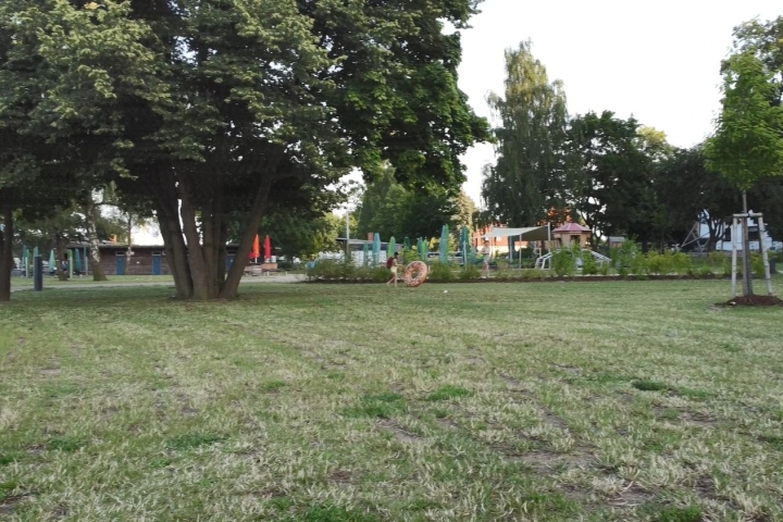 Strandbad mit Spiel-und Freizeitfläche
