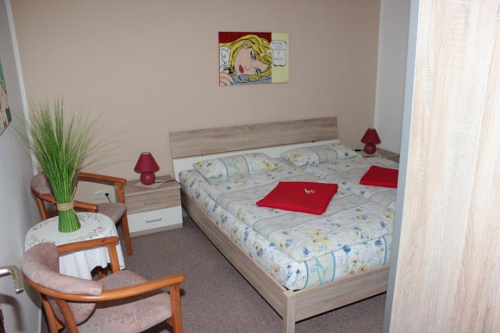 2-Bett-Schlafzimmer