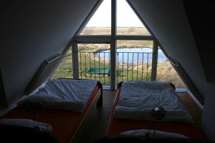Im Schlafzimmer schon vor dem Frühstück den Blick in das weite Land genießen