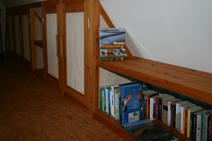 Oben haben Sie Platz für Ihre Sachen und können in Büchern zur Landschaft und zum Nationalpark stöbern