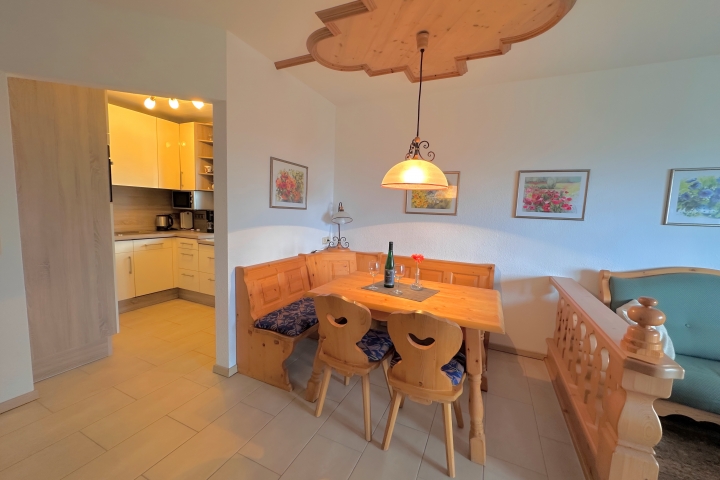 Wohnzimmer mit Blick zur Küche der FEWO Anja`s
 Wohlfühloase NR 3