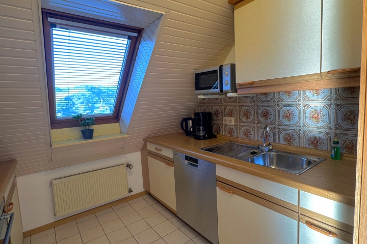 Küche mit Spülmaschiene und Mikrowelle
FEWO Traumblick NR12
