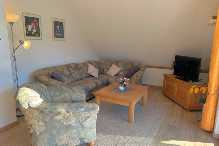 Wohnzimmer mit gemütl. Sitzgruppe der FEWO Traumblick NR12