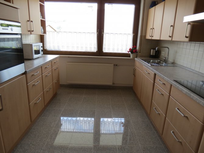 hochwertig ausgestattete Küche