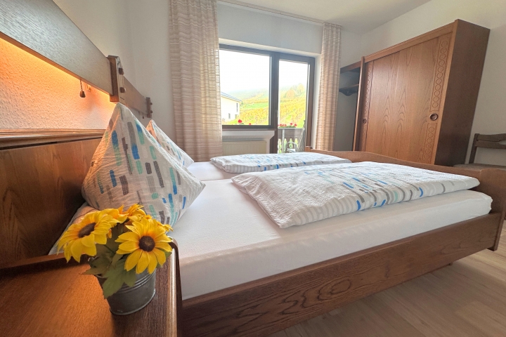 Schlafzimmer mit Balkon FEWO kleine Auszeit NR 10