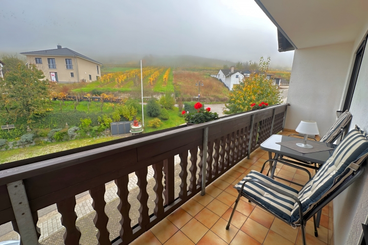Balkon der FEWO kleine Auszeit NR 10  im morgendlichen Herbstnebel 