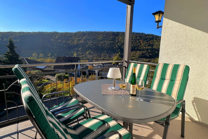 großer Balkon der FEWO Moselpanorama NR 7