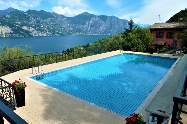 Private Ferienwohnung Cesare | Swimming Pool der Ferienwohnung Cesare in der Residenz Colombere