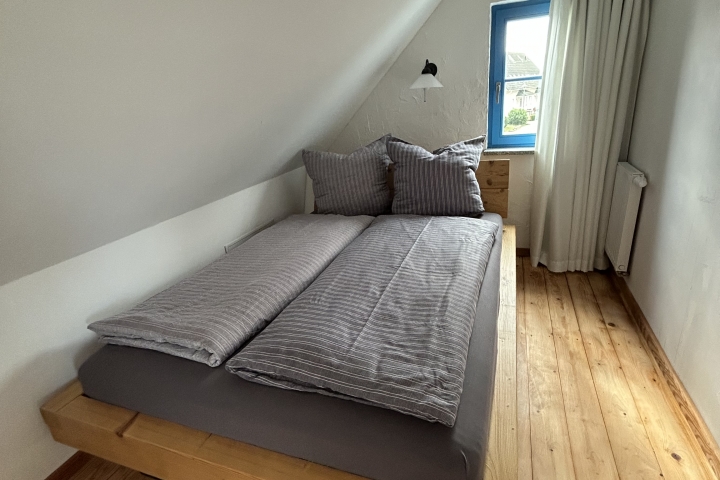 Schlafzimmer links