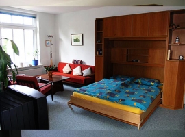 Zimmer „Ingrid“ ist das größte der 3 Zimmer mit einem bequemen Schrank-Doppelbett.