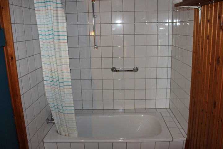 Bad mit Badewanne