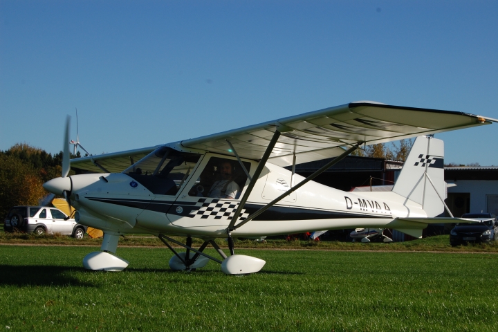 Ultraleichtflugzeug geschlossen