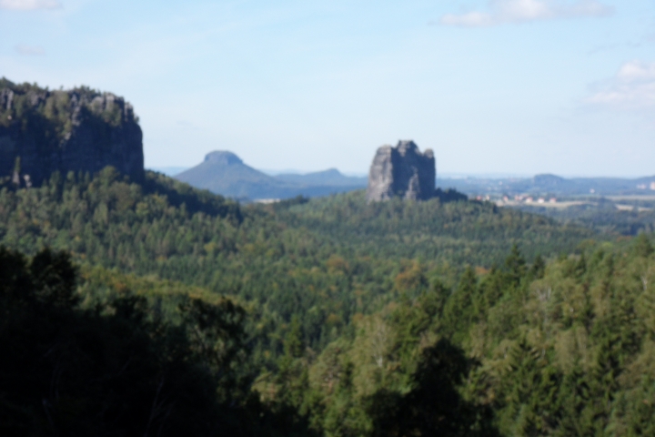 Blick von der Schrammsteinaussicht zu Lilienstein und Falkenstein