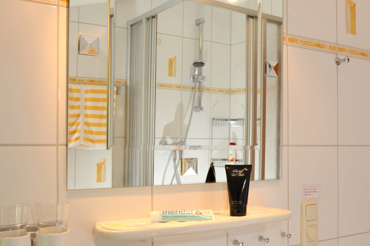 modernes Badezimmer, FW 35 qm