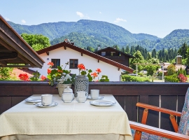 Südbalkon mit Bergblick