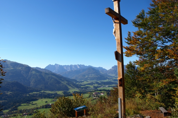 Wetterkreuz mit Blick ins Kaisergebirge