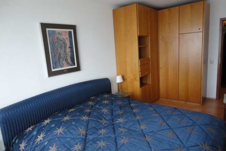 Schlafzimmer mit Eckschrank