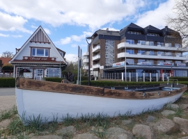 Einige Schritte trennen Sie nur vom Strand, Promenade und Pavillon in Haffkrug