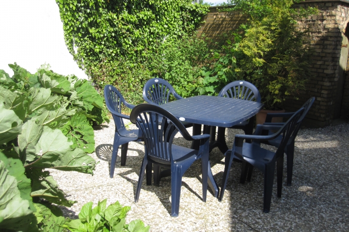 geschützte Terrasse vor dem Esszimmer