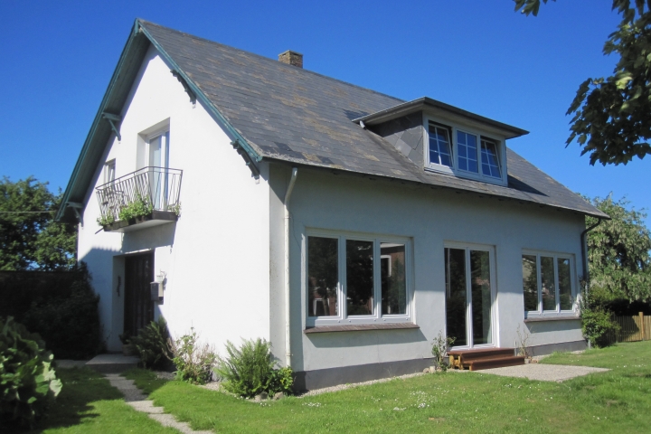 HERZLICH WILLKOMMEN IM 120qm-
FERIENHAUS /ABNAHMEHAUS
für 2 bis 10 Personen