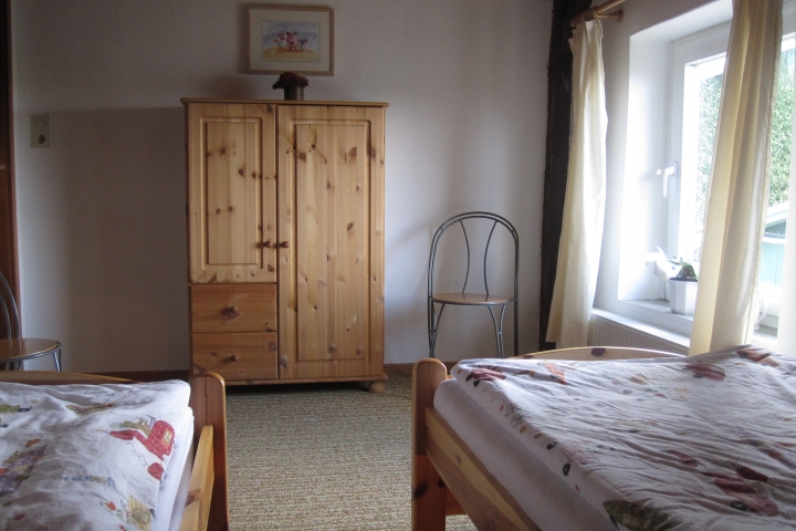 Schlafzimmer 2 ist das ideale Kinderzimmer mit zwei gemütlichen Einzelbetten.