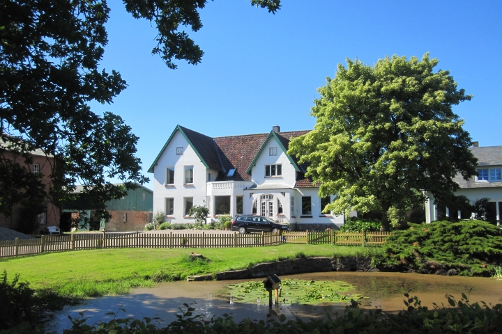 idyllisches Haupthaus des Bauernhofes mit der neuen Ferienwohnung für 2-6 Pers. (75qm)