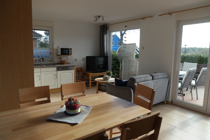 Ferienwohnungen im Haus Strandglück Rügen | Wohn-Essbereich