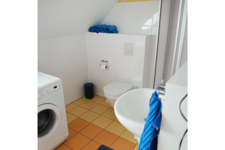 Duschbad mit Waschmaaschine