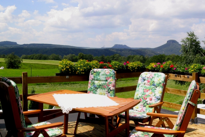 Balkon und Blick von der Whg. Panorama